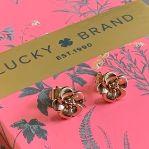 Lucky Brand flower stud earrings, gold tone, new